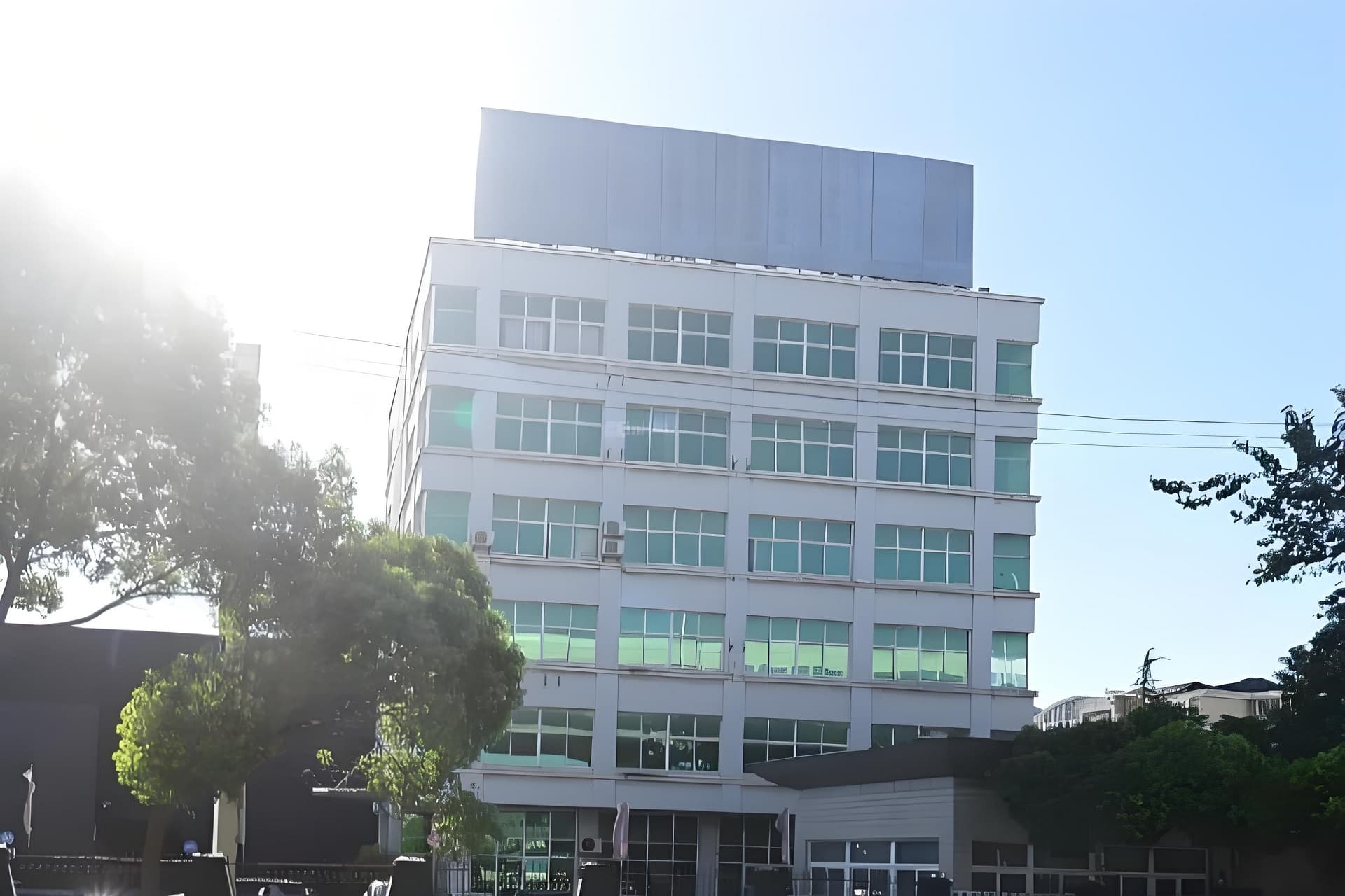 虹梅南路福克斯连锁商务大厦